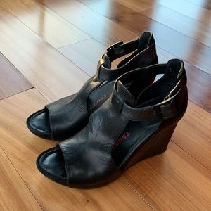 Tsubo leather heels